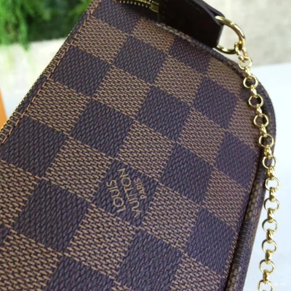 First bag ru wallet Vuitton Louis 0714